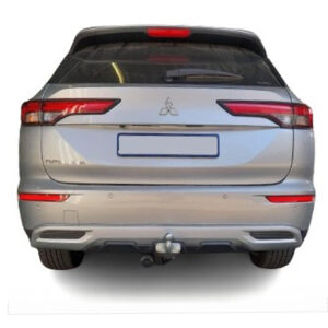 Demountable Two Hole Plate Under Bumper Bolt on Ball